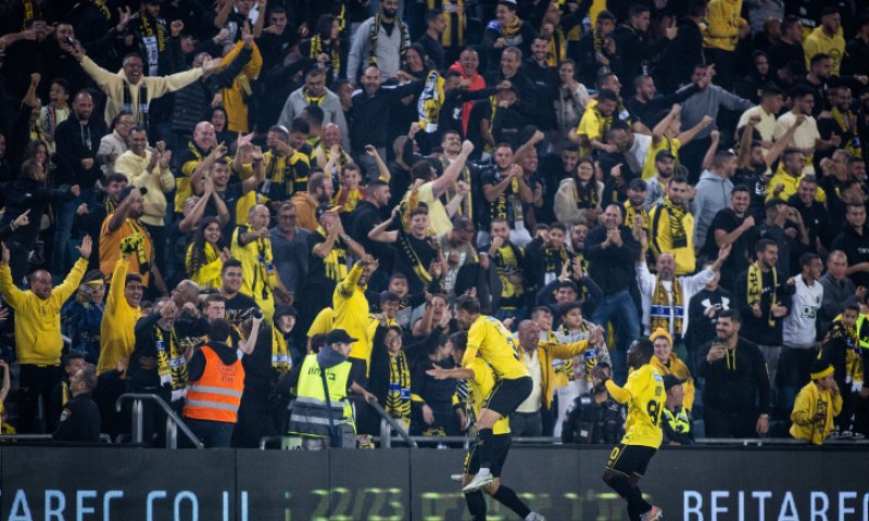 הקהל חוזר למגרשי הכדורגל &ndash; 1,000 אוהדים בכל משחק