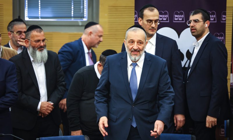 למרות שפוטר: דרעי יצטרף כמשקיף לישיבת הקבינט