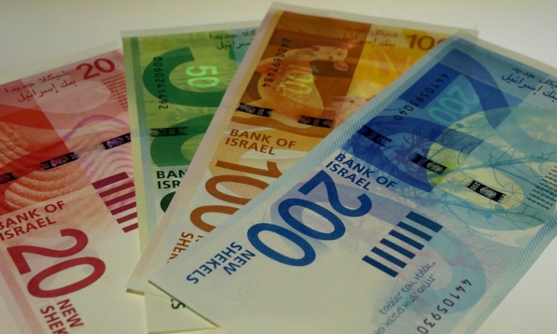 כתב אישום: קנה מכשירים בפייסבוק &ndash; ושילם בשטרות מזויפים