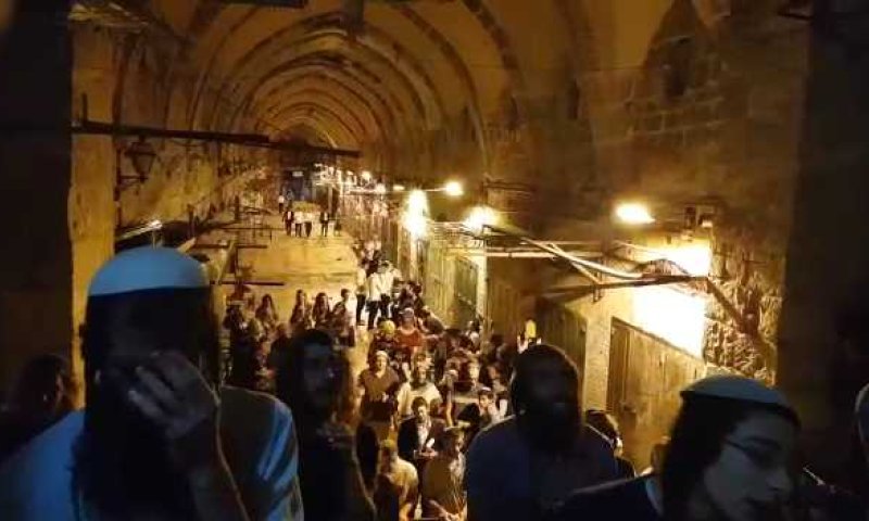 תיעוד מליל ט' באב: ממיסים את החומה בדמעותינו