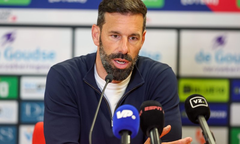 מהתעמלות אומנתית לפסגת הכדורגל | ואן ניסטלרוי חוגג 49