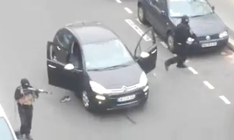 צרפת: עיתון לעג לנביא מוחמד &ndash; ועובדיו נטבחו