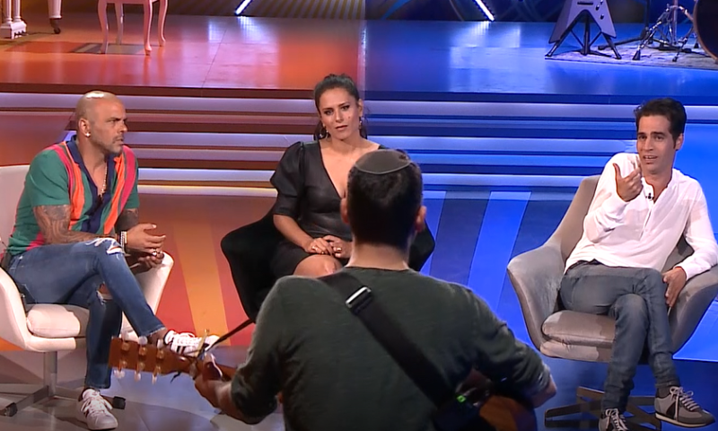 הצצה ראשונה: הזמר הסרוג מגיע ל"אביב או אייל"&bull;צפו