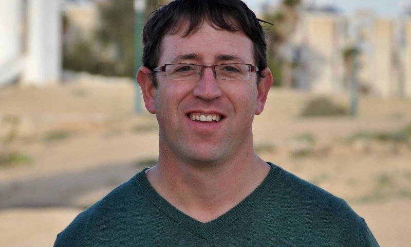 "פתאום לאלקין וחוטובלי נעלמו הכיפה והפאה"