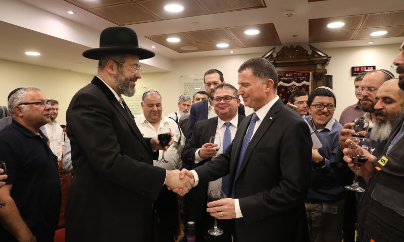 הרב הראשי קבע את מזוזת הכנסת הראשונה