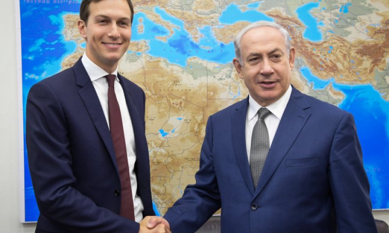 מכה לישראל: חתנו היהודי של טראמפ איבד את הסיווג