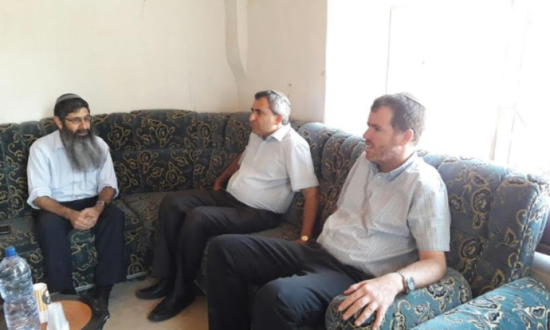 "נתניהו, הכרז על השארת המשפחות בביתן"