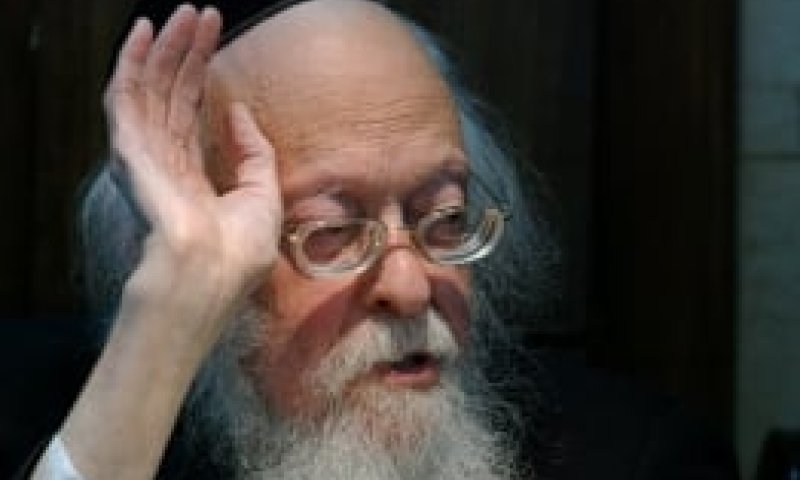 הרב אלישיב מתאושש: החל לדבר ולהתפלל בכוחות עצמו