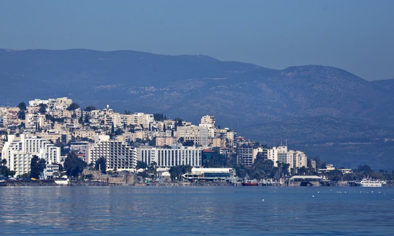 צפו: הרב אלון בסטנד-אפ על טיולים בטבריה