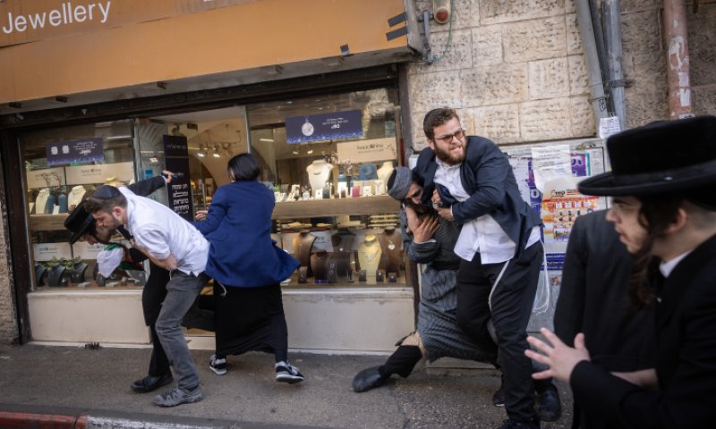 בלשים התחפשו לחרדים ועצרו מתפרעים בירושלים
