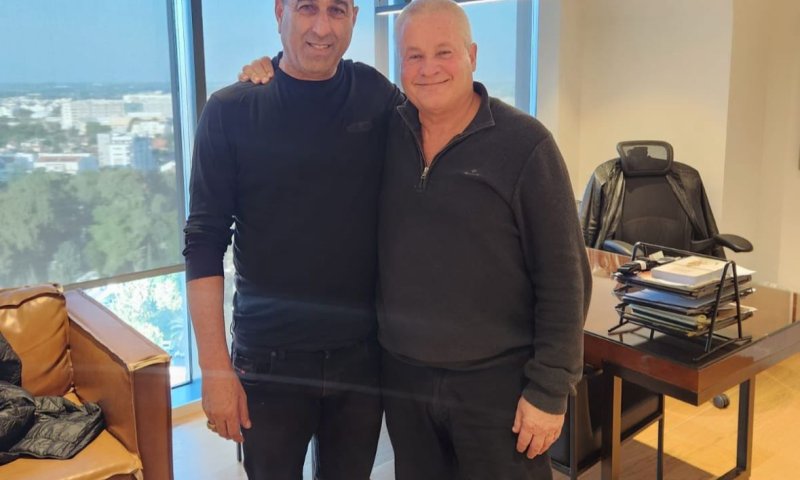 אחרי שאיים לתבוע אותו: ישראל זיו התחבק עם רמי דוידיאן