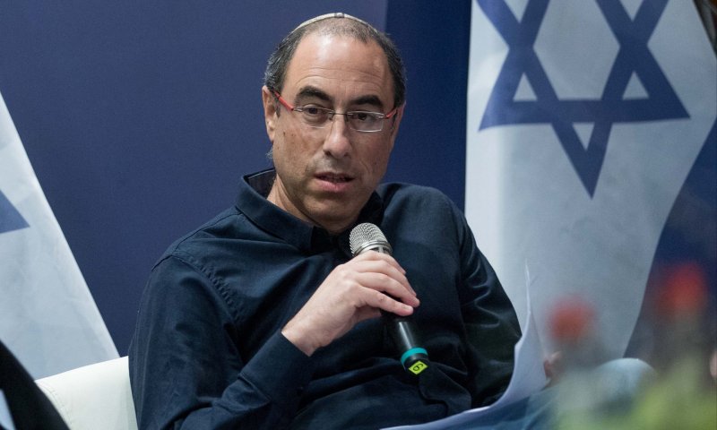 קלמן מכסח את איש הפורום החילוני: צפו