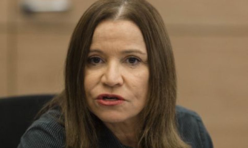 יחימוביץ' לנתניהו: "יש לך אולי קשרים עם מישהו בממשלה?"