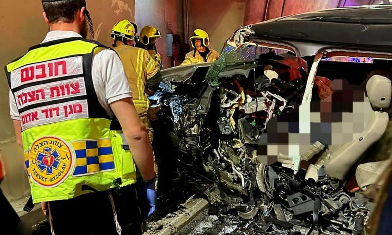 ירושלים: רכב התנגש בקיר בטון בכביש 16, הנהג נפצע אנוש