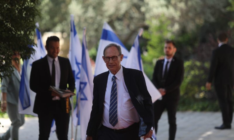 חשש מפלישה: שר התפוצות מגלה: בצד של מי אנחנו?