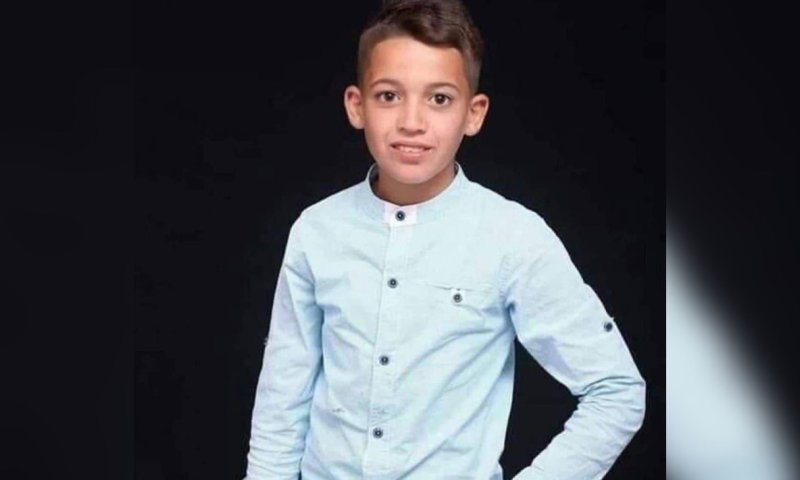 נפל או קיבל דום לב? קרב גרסאות על מות בן ה-7