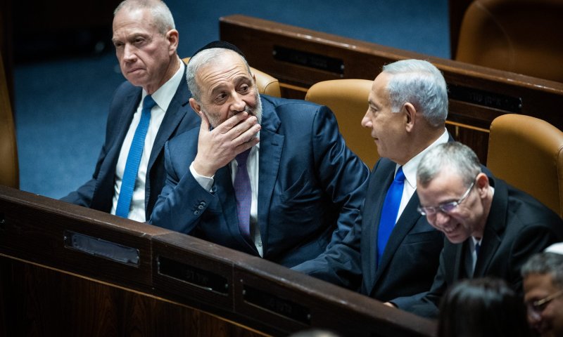 הממשלה מתפרקת? האיום הממשי של דרעי על נתניהו