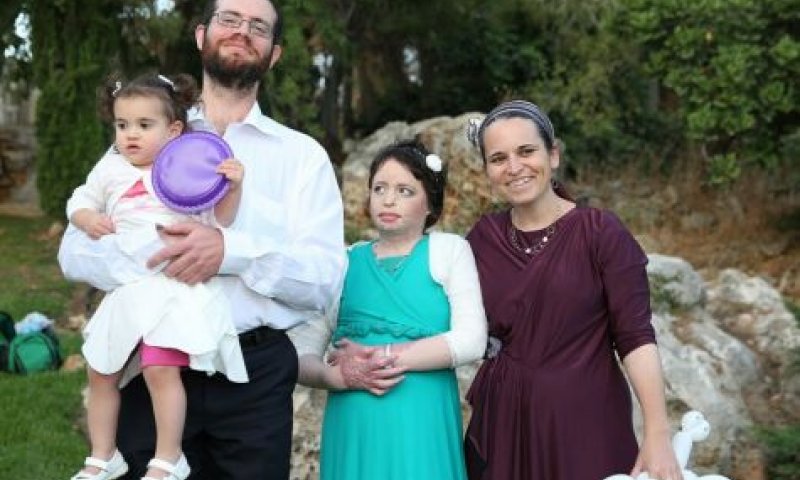 הילדה איילה שפירא שוחררה לביתה