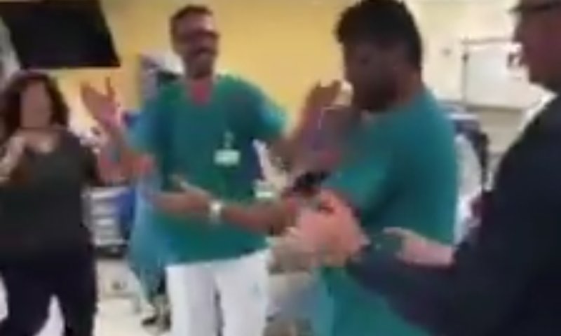 צפו: ערבים שרים בערבית בבית חולים העמק בעפולה