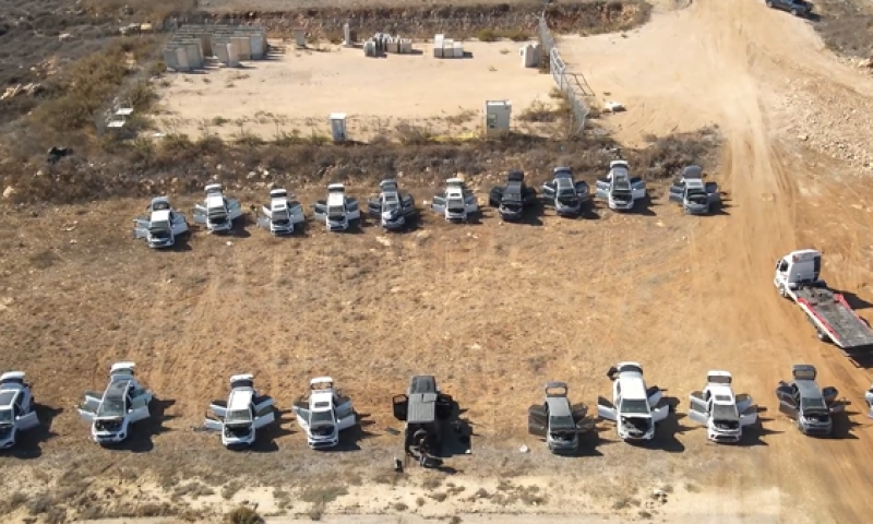 צפו: 100 רכבים שנגנבו על ידי פלסטינים הוחזרו לישראל