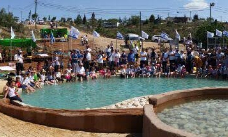 אלפים בחנוכת המעיין על שם 3 הנערים החטופים