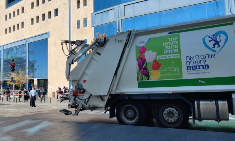 ירושלים: בת 63 נדרסה למוות מפגיעת משאית זבל