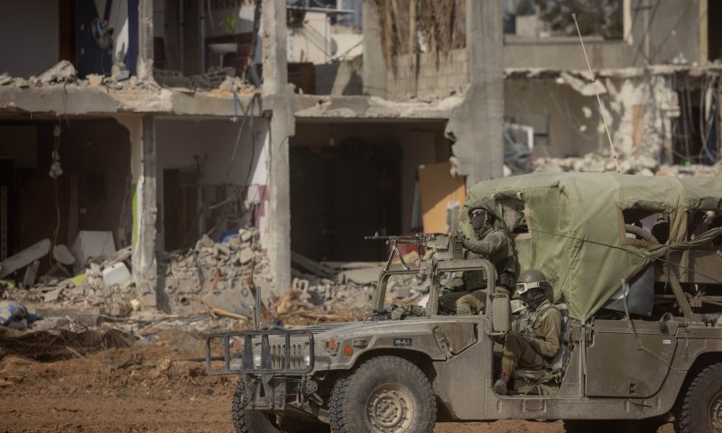 קצינים הודו: "השמדת חמאס תעלה בחיי החטופים"