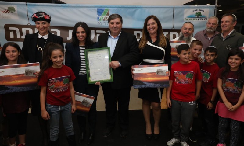 "כאיש תנועת העבודה, אני גאה בקשר לגוש עציון"