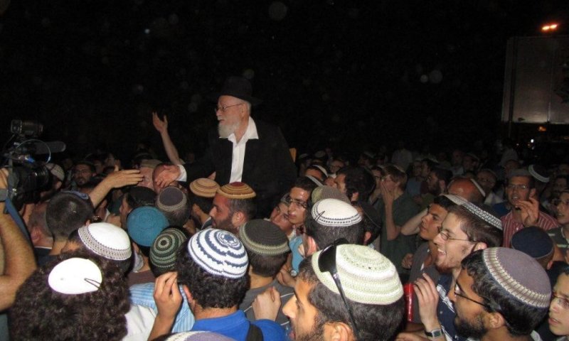 תמונות: כך התקבל הרב דב ליאור כשחזר לירושלים