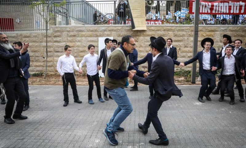 האם המחאה תצליח להסית את האש נגד הציבור החרדי?