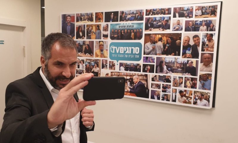 עוד פרובוקציה של רון קובי: עץ אשוח ומסיבת סילבסטר