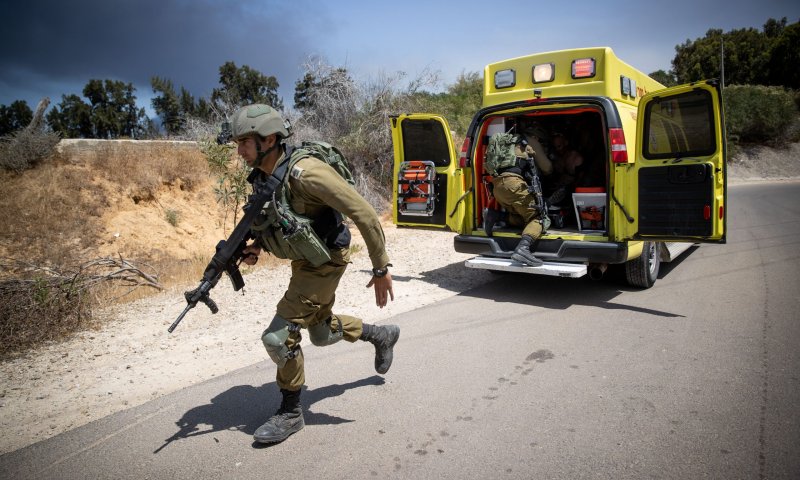 מחבלים ירו לנתיב העשרה, פועל נפצע באורח קל