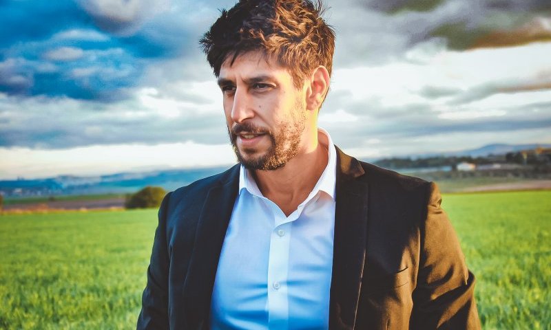 עידן עמדי: "אני רוצה מילים, להיות קרוב לאלוהים"