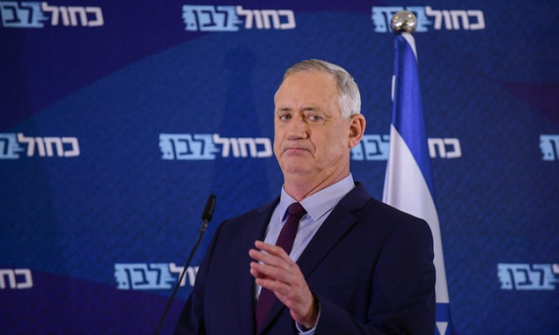 הודעות הוואטסאפ חשפו: למה גנץ פירק את כחול לבן