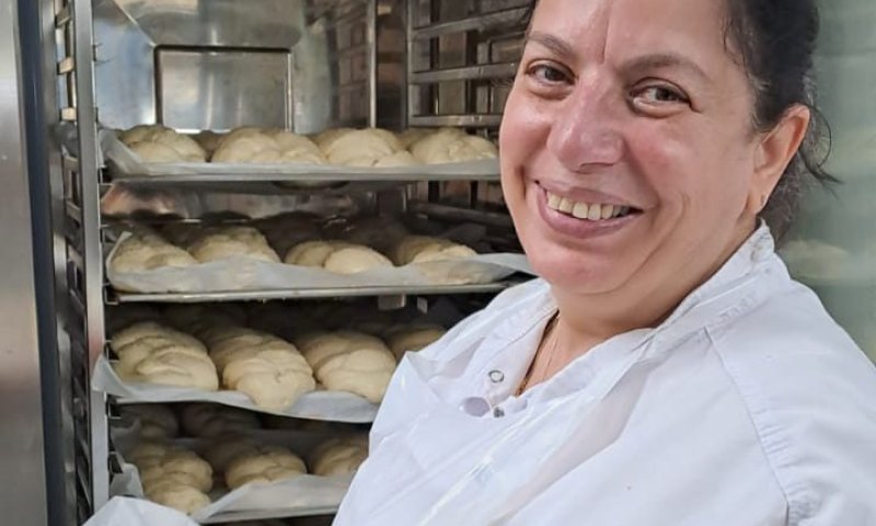 תכירו: האישה שאופה אלפי חלות לחיילים מידי שבוע