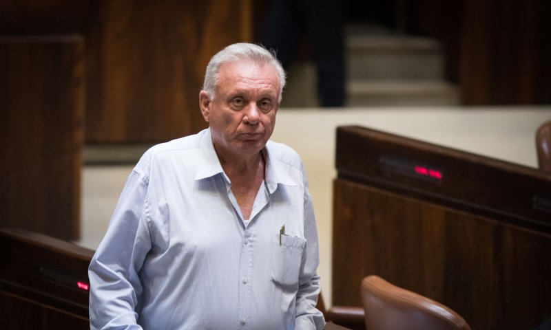 בשל העדויות נגדו: אבי גבאי השעה את ח"כ ברושי