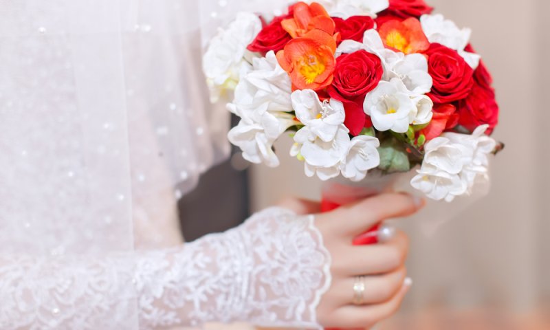 זוגיות: למה לא הבאת לה פרחים לשבת?