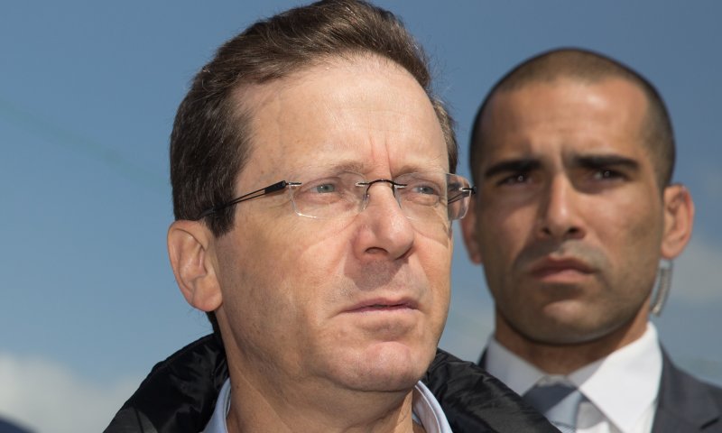 הפוליטיקאי השני: בדיקה גם נגד בוז'י הרצוג