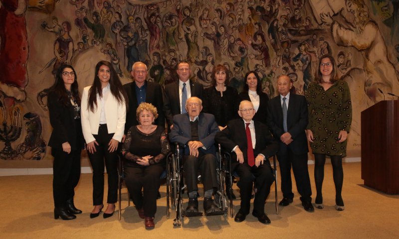 עיטור האור: אותות הצטיינות לניצולי שואה מצטיינים בתרומתם