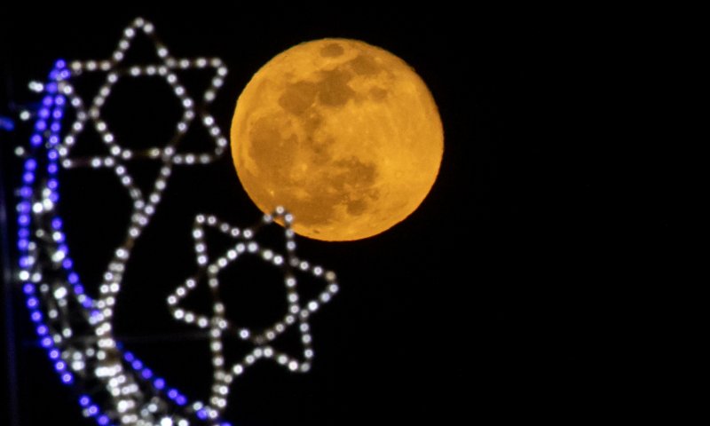 פספסתם? תמונות מרהיבות מה"סופר מון"