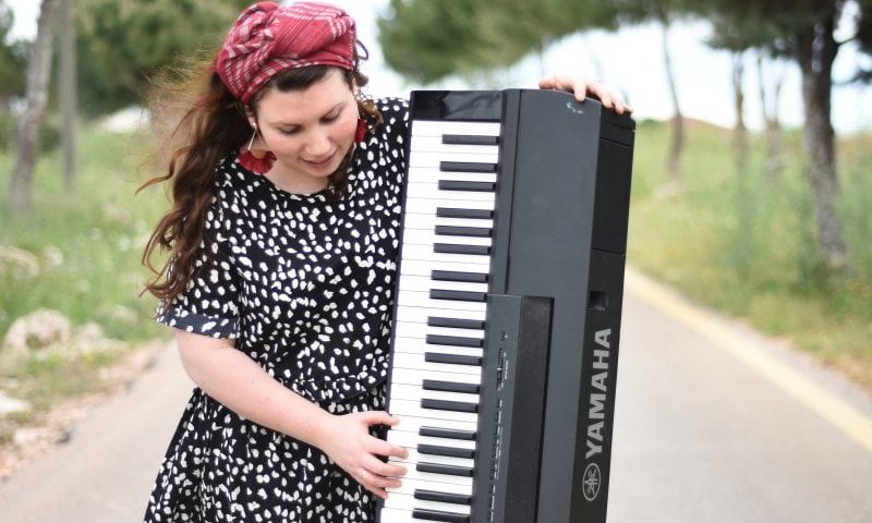 "שמיים של תפילות": נעמה דרדיק בסינגל חדש