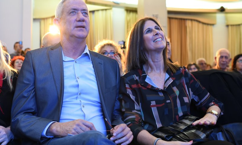 בפעם השנייה: רעייתו של בני גנץ מאיימת בתביעה