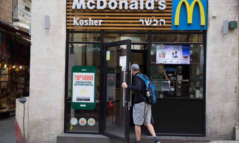הרבנות נתנה הכשר לסניף מקדונלד'ס הפתוח בשבת