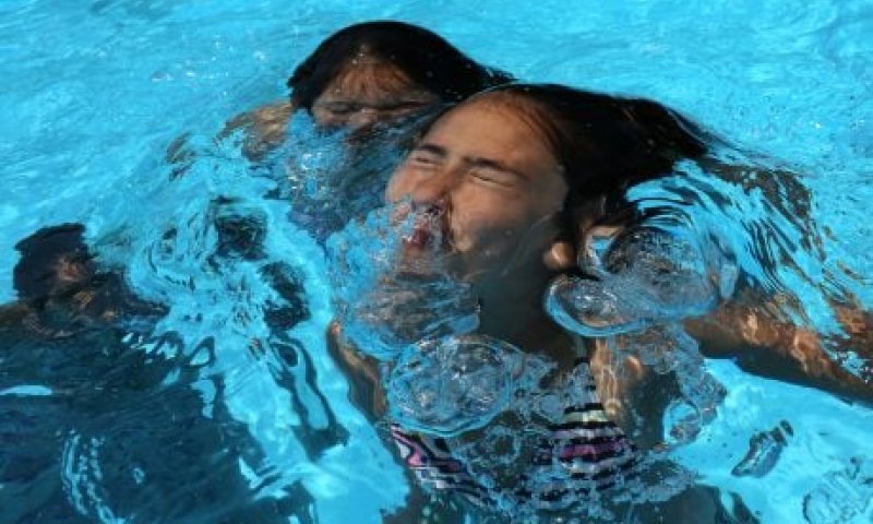 בת 8 טבעה בבריכה; מצבה קשה