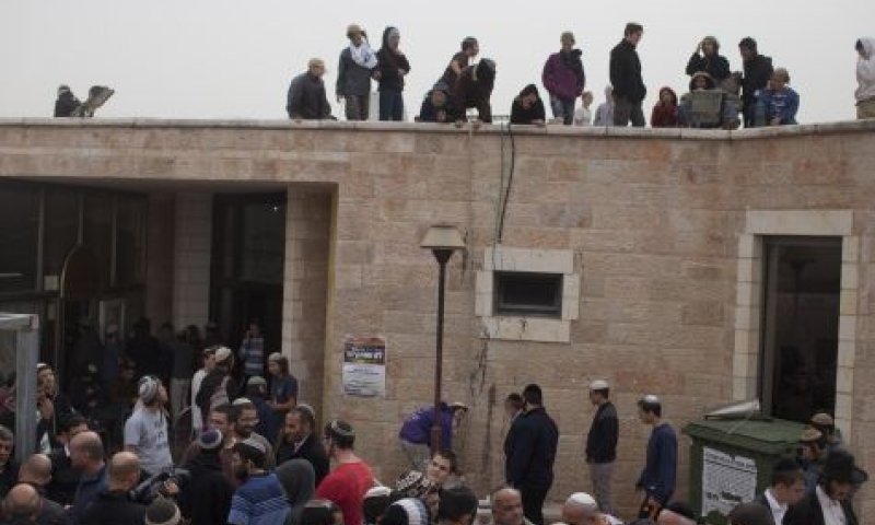 חשש לשפיכות דמים: המדינה ביקשה דחיית הריסת בית הכנסת