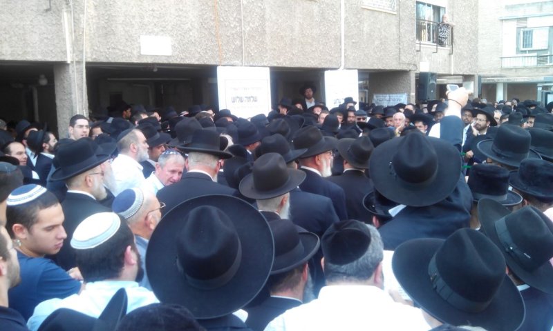 גלריה: מאות ליוו את הרב שלמה שלוש זצ"ל