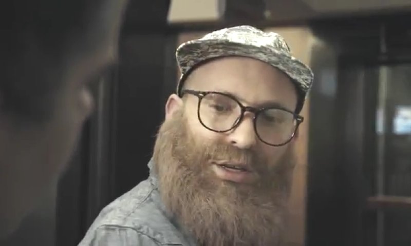 התגעגעתם? ההיפסטר חוזר לסרטון נוסף