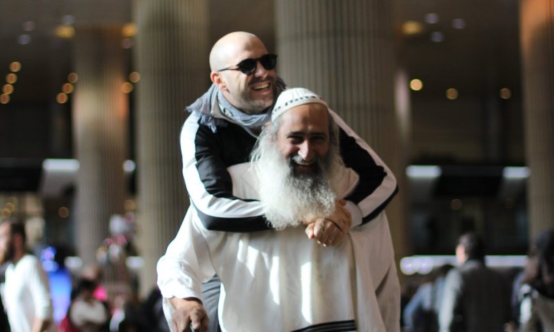 הכאב שמסתתר מאחורי הנסיעה לאומן | ביקורת