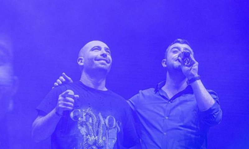 מרגש: ישי ריבו ועומר אדם בביצוע ל"והיא שעמדה"