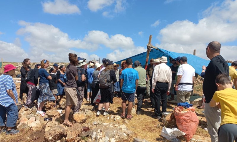 לאחר ההרס בגבעת אור מאיר; תושבי עפרה בצעד מרגש